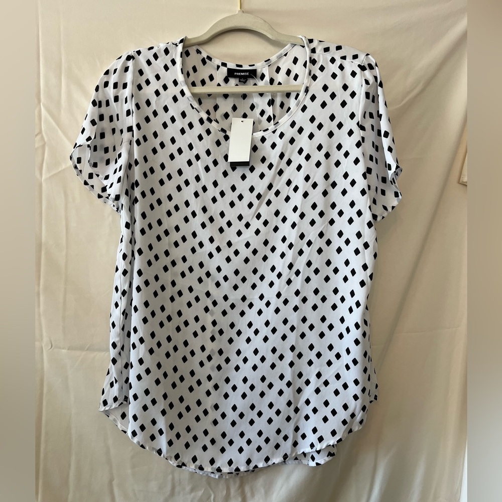 NWT Premise short sleeved top, size L